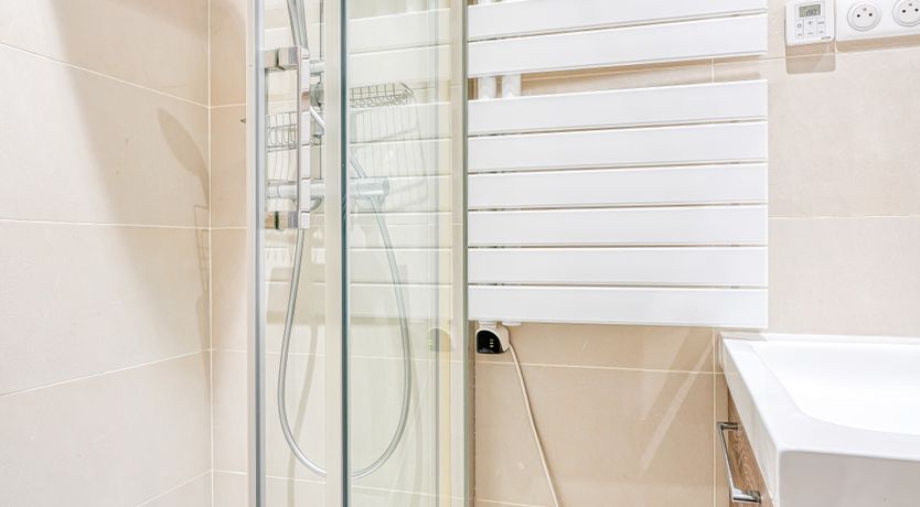 Photo of Je T'Aime, Sixième