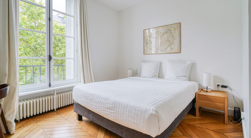 Photo of Je T'Aime, Sixième