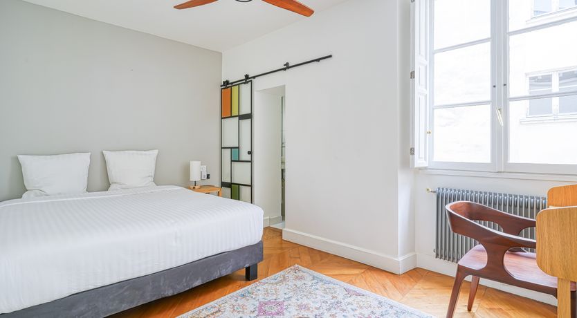 Photo of Je T'Aime, Sixième