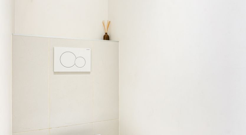 Photo of Je T'Aime, Sixième