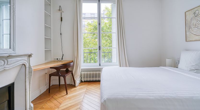 Photo of Je T'Aime, Sixième