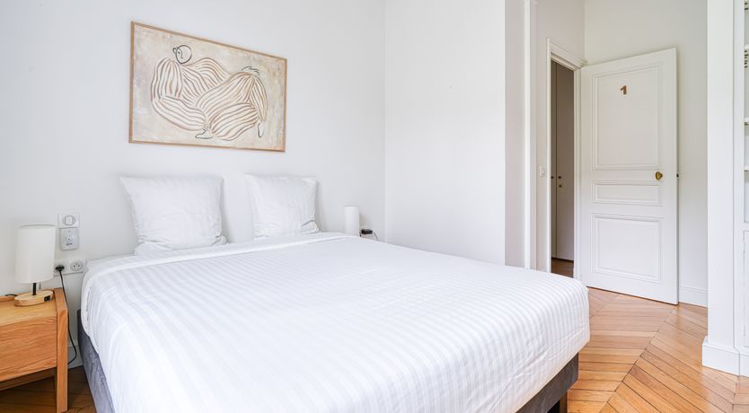 Photo of Je T'Aime, Sixième