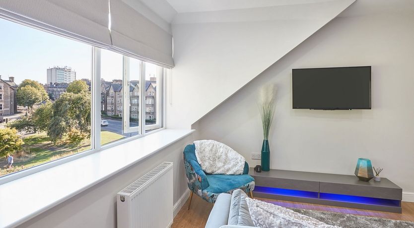 Photo of Mazarine Blue