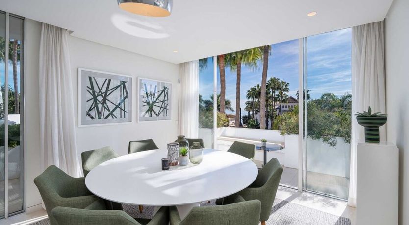 Photo of Palms & Deuces