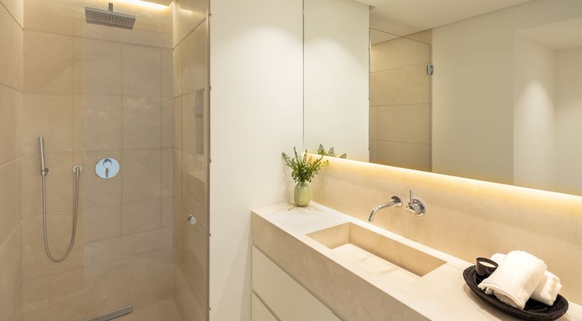 Photo of Palms & Deuces