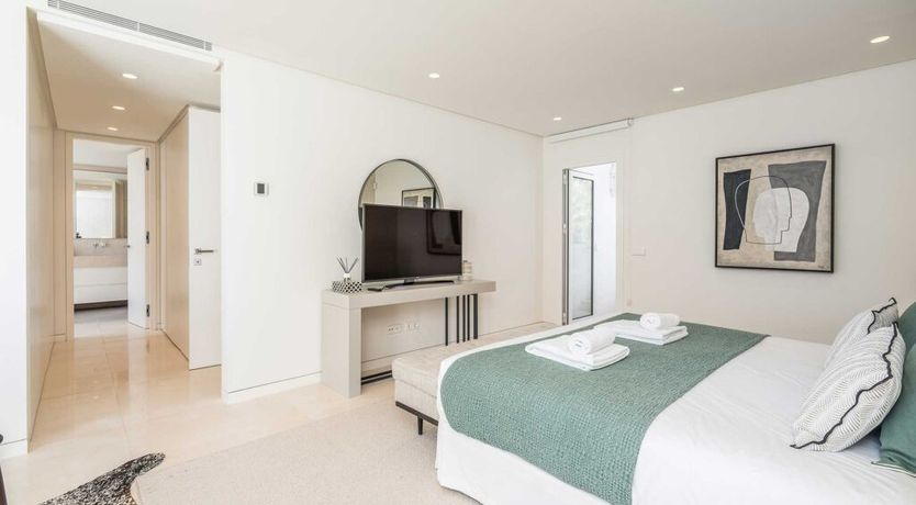 Photo of Palms & Deuces