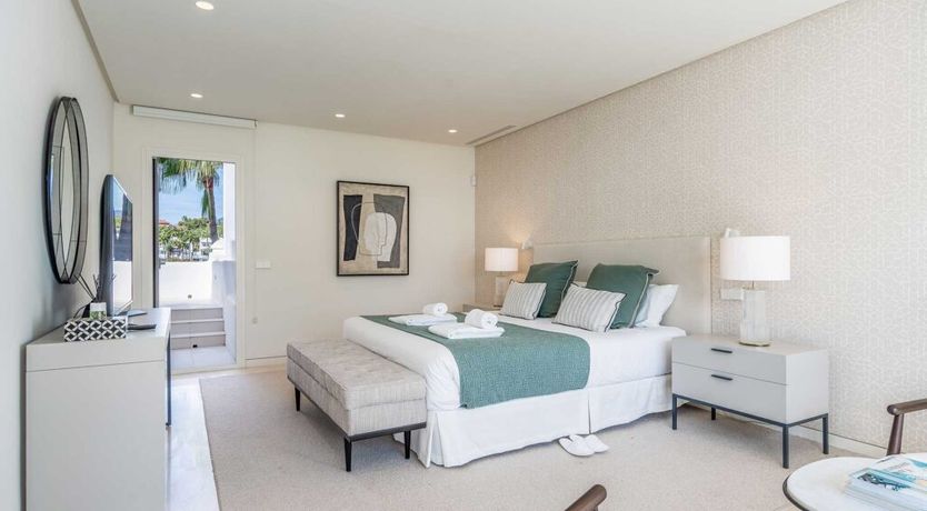 Photo of Palms & Deuces