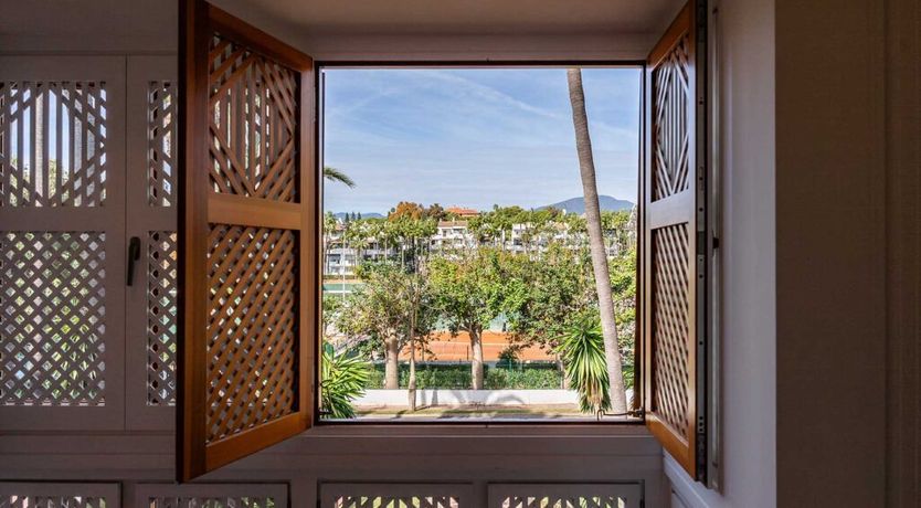 Photo of Palms & Deuces