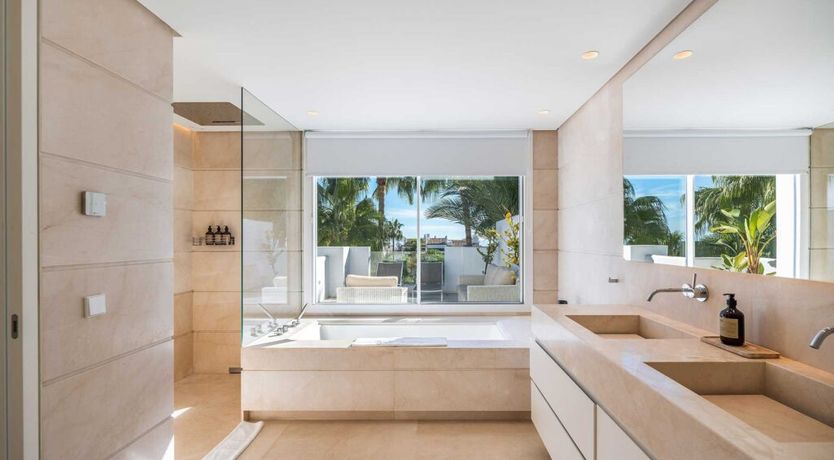 Photo of Palms & Deuces