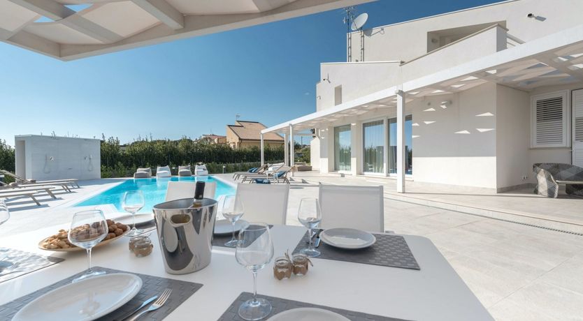 Photo of Baroque's Neighbour