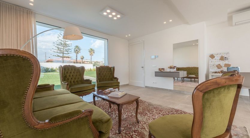 Photo of Baroque's Neighbour