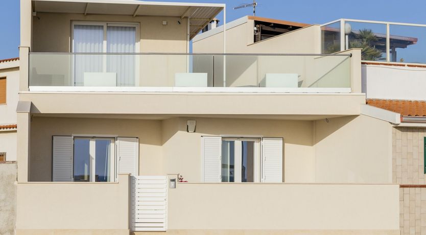 Photo of Kiss the Waves