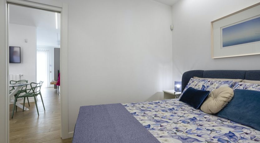 Photo of Kiss the Waves