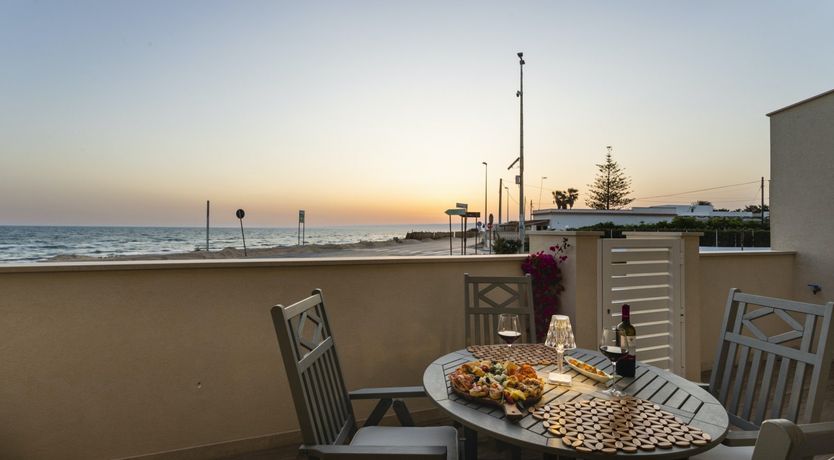 Photo of Kiss the Waves