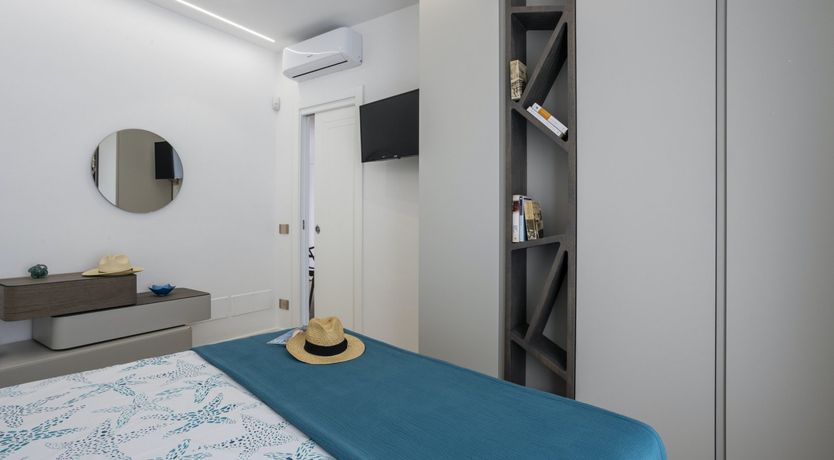 Photo of Kiss the Waves