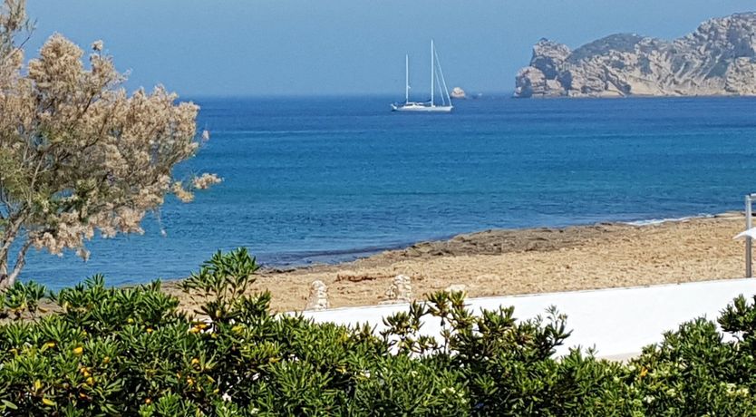Photo of Tiles, Turquoise & Tunes