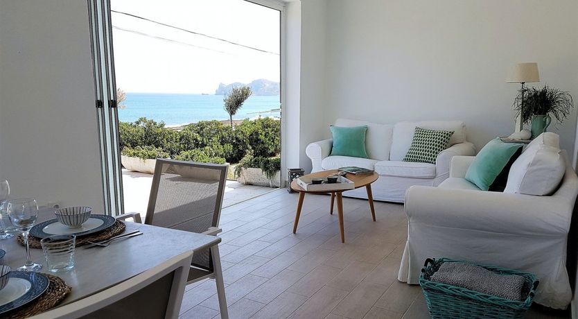 Photo of Tiles, Turquoise & Tunes