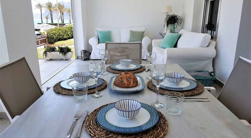 Photo of Tiles, Turquoise & Tunes