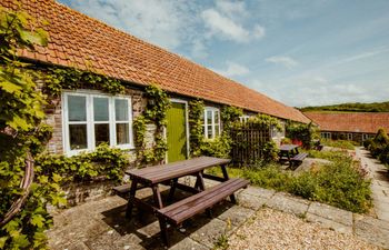 Eight Maids a Milking Holiday Cottage