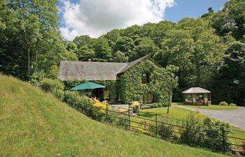 Riverside Holiday Cottage