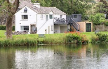 Riverside Retreat Holiday Cottage