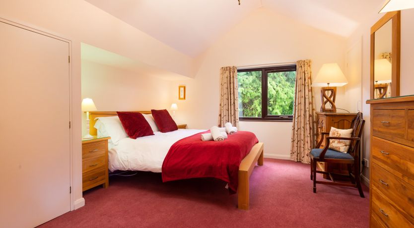 Photo of Lakefield House