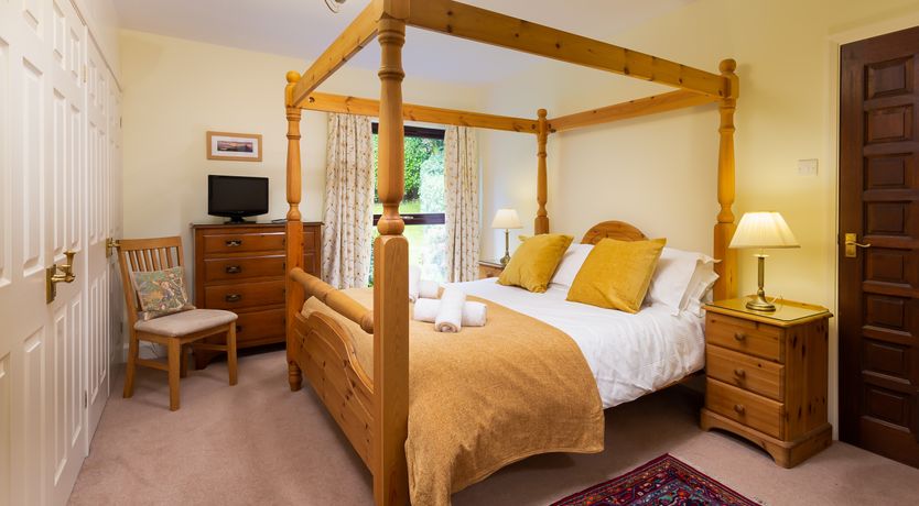 Photo of Lakefield House