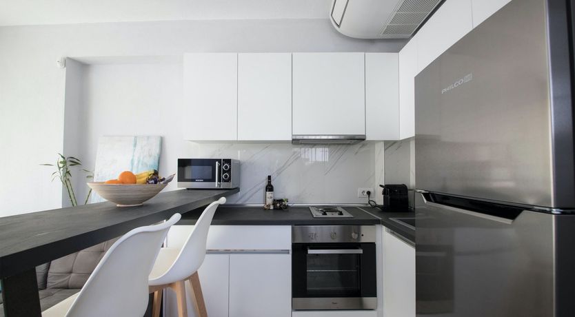 Photo of Lemon & Roses