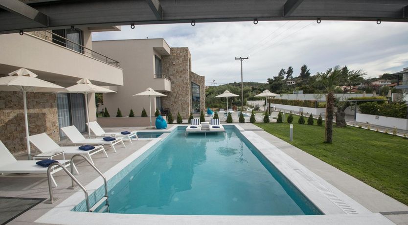 Photo of Lemon & Roses