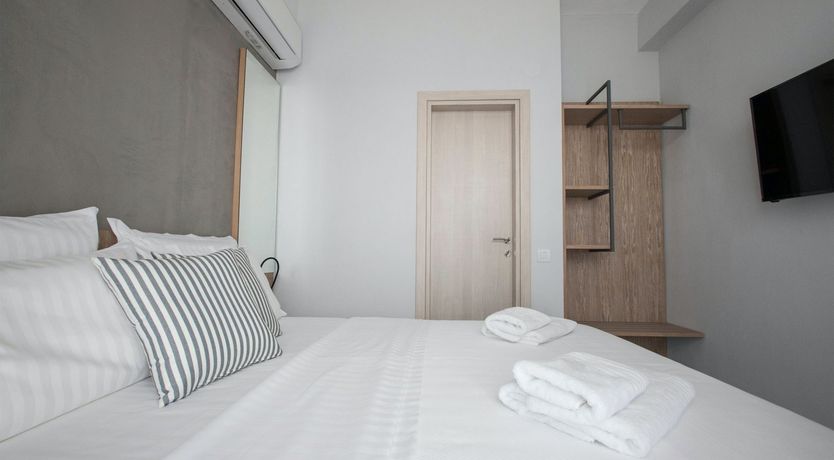 Photo of Lemon & Roses