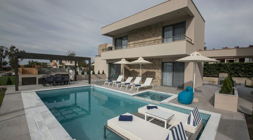 Photo of Lemon & Roses