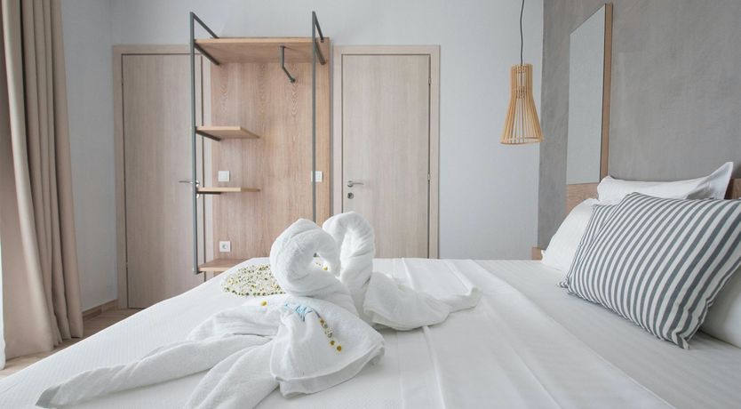 Photo of Lemon & Roses