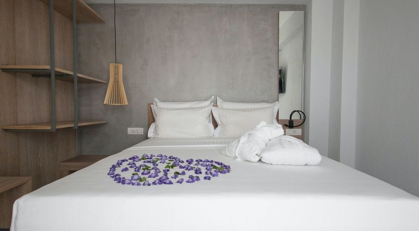 Photo of Lemon & Roses