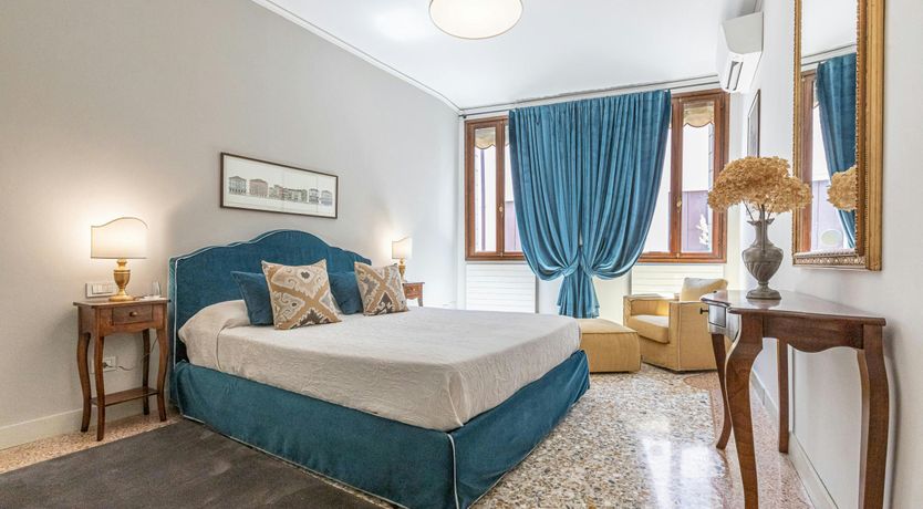 Photo of That's Venetian Life