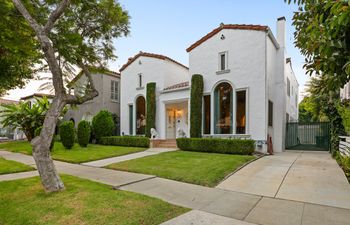 Vintage Grandeur Holiday Home