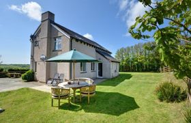 Issey’s Blue Holiday Cottage