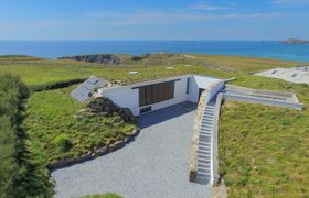 Clifftop Hideaway Holiday Cottage