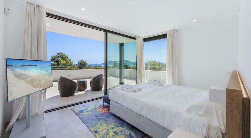 Photo of Dreaming by the Sea