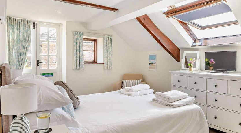 Photo of 3 Bed in Clyst St. Mary