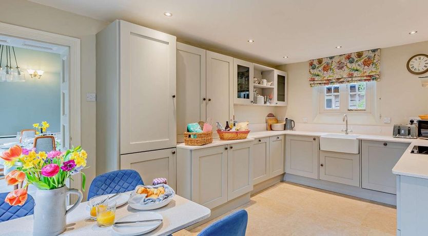 Photo of 2 Bed in Pencombe