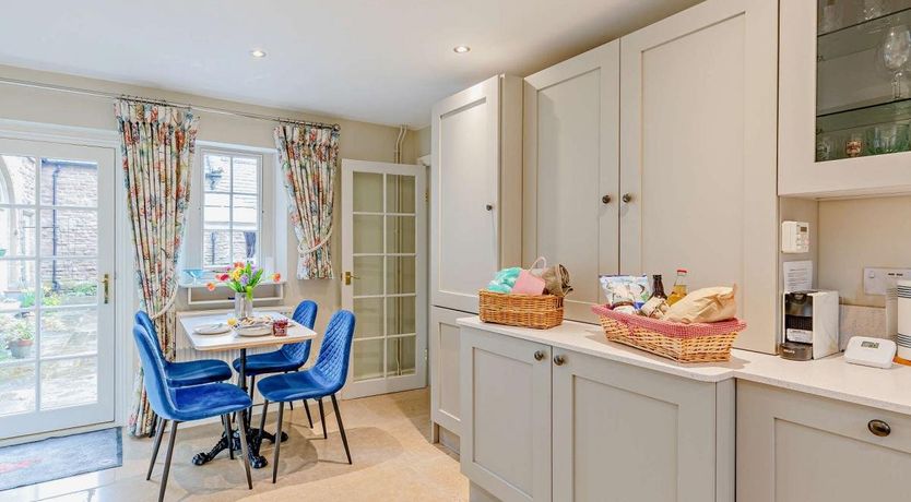 Photo of 2 Bed in Pencombe