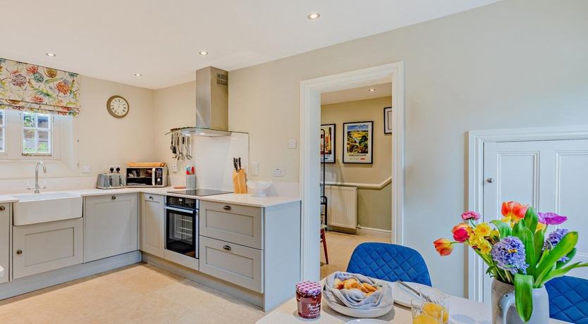 Photo of 2 Bed in Pencombe