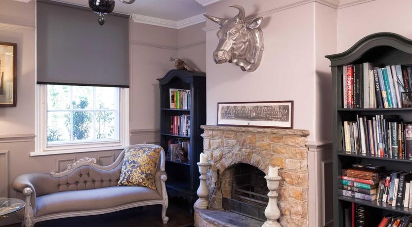 Photo of 5 Bed in Hurst Green
