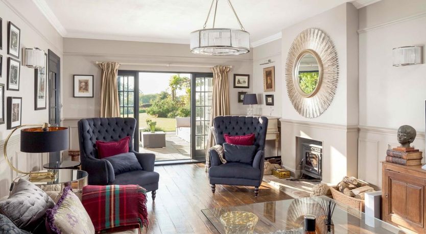 Photo of 5 Bed in Hurst Green
