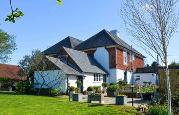 5 Bed in Hurst Green Holiday Cottage