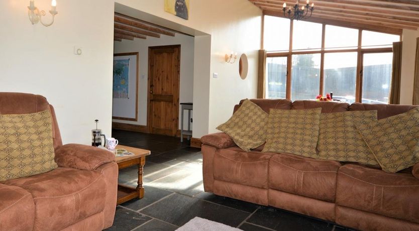 Photo of 4 Bed in Uplowman