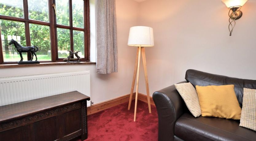 Photo of 4 Bed in Uplowman