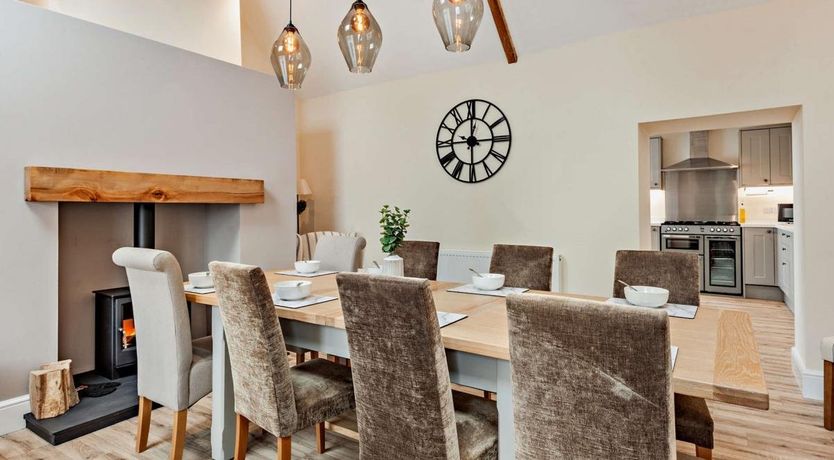 Photo of 4 Bed in Hewish