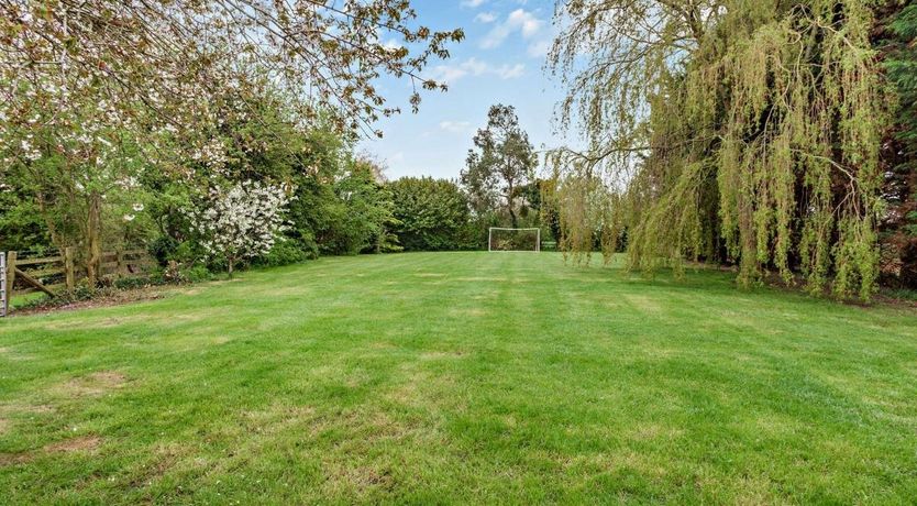 Photo of 4 Bed in Hewish