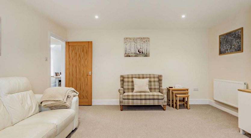 Photo of 4 Bed in Hewish